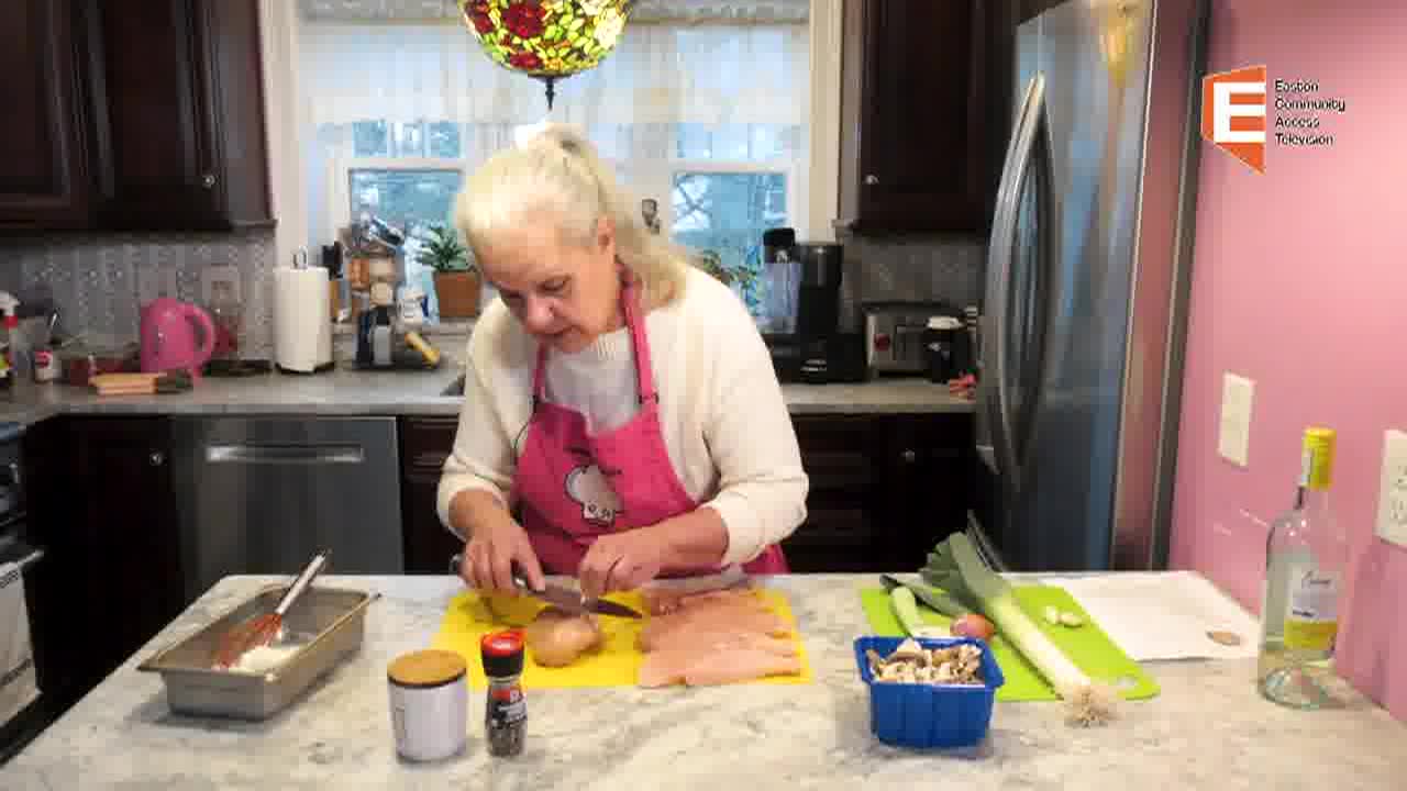 Cooking With Claudia - Chicken Scallopini